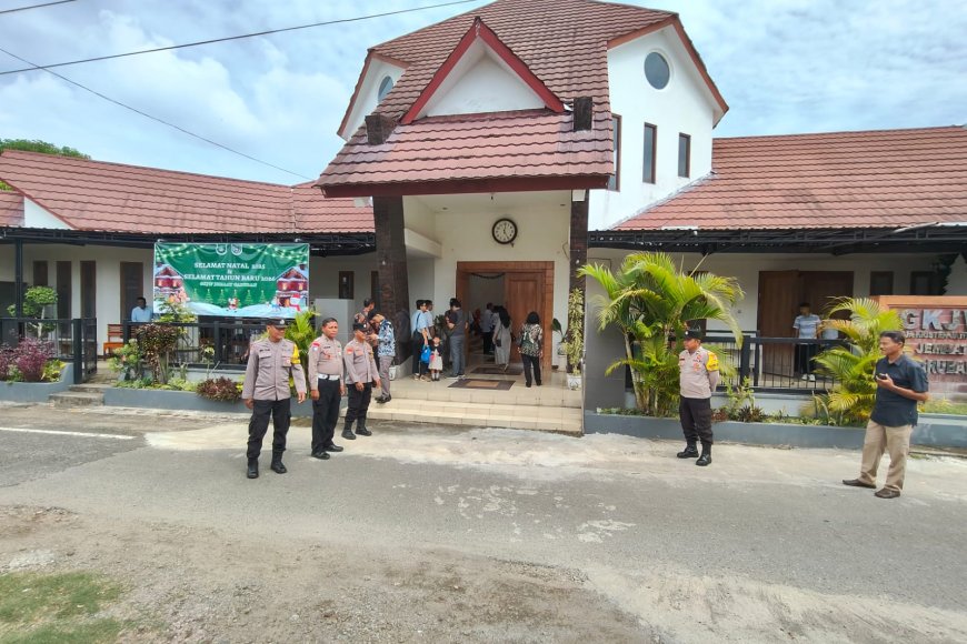 Tutup Rangkaian Natal di Awal Tahun 2026, Polres Madiun Pastikan Ibadah di GKJW Caruban Aman