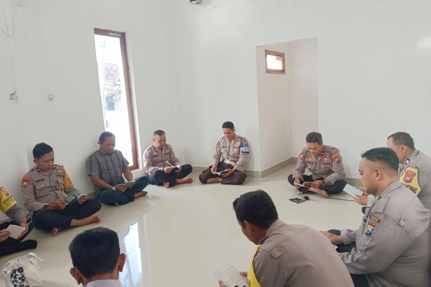 Perkuat Mental Spiritual, Personel Polsek Balerejo Gelar Binrohtal Usai Apel Pagi