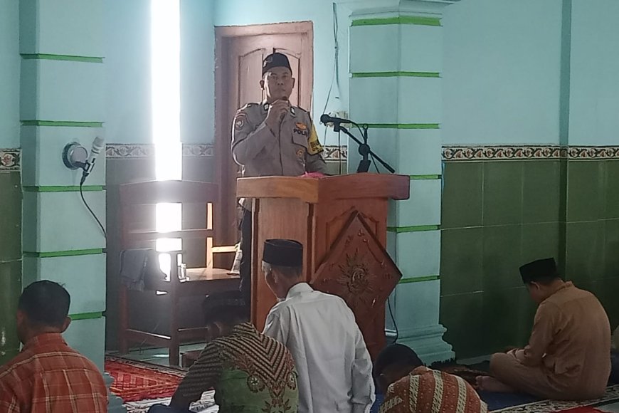 Bhabinkamtibmas Desa Klorogan Laksanakan Program Basudewo Polisi Dakwah di Masjid Arrahmah Geger