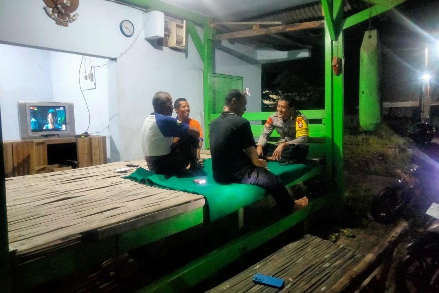 Hidupkan Ronda Malam, Bhabinkamtibmas Polsek Wonoasri Cek Kesiapan Poskamling Desa Sidomulyo